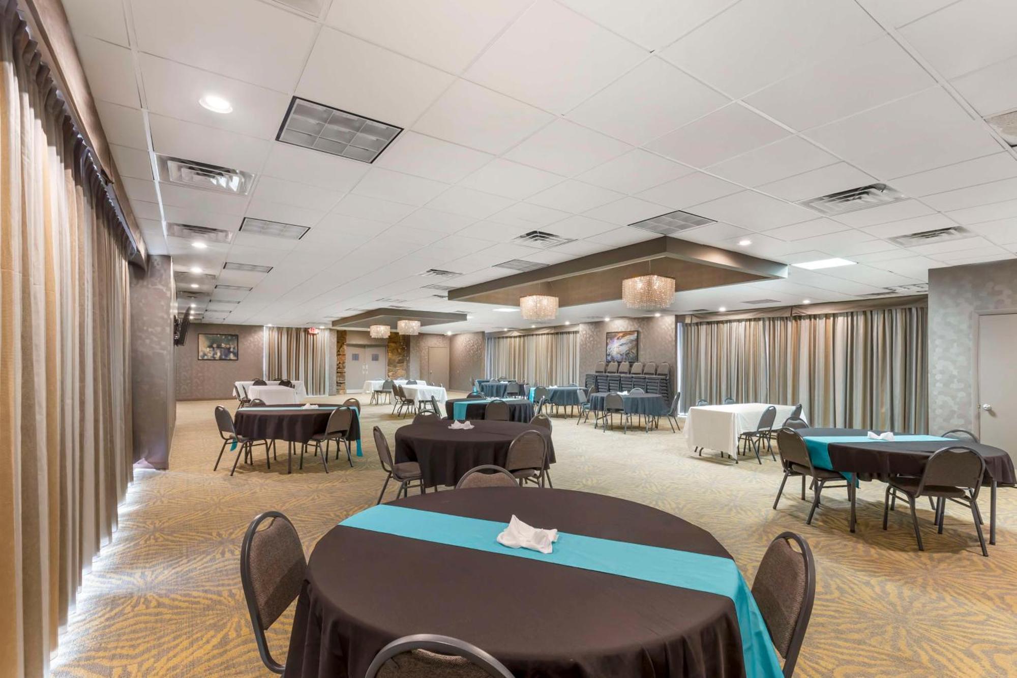 Best Western Plus Landing View Inn & Suites Брэнсон Экстерьер фото