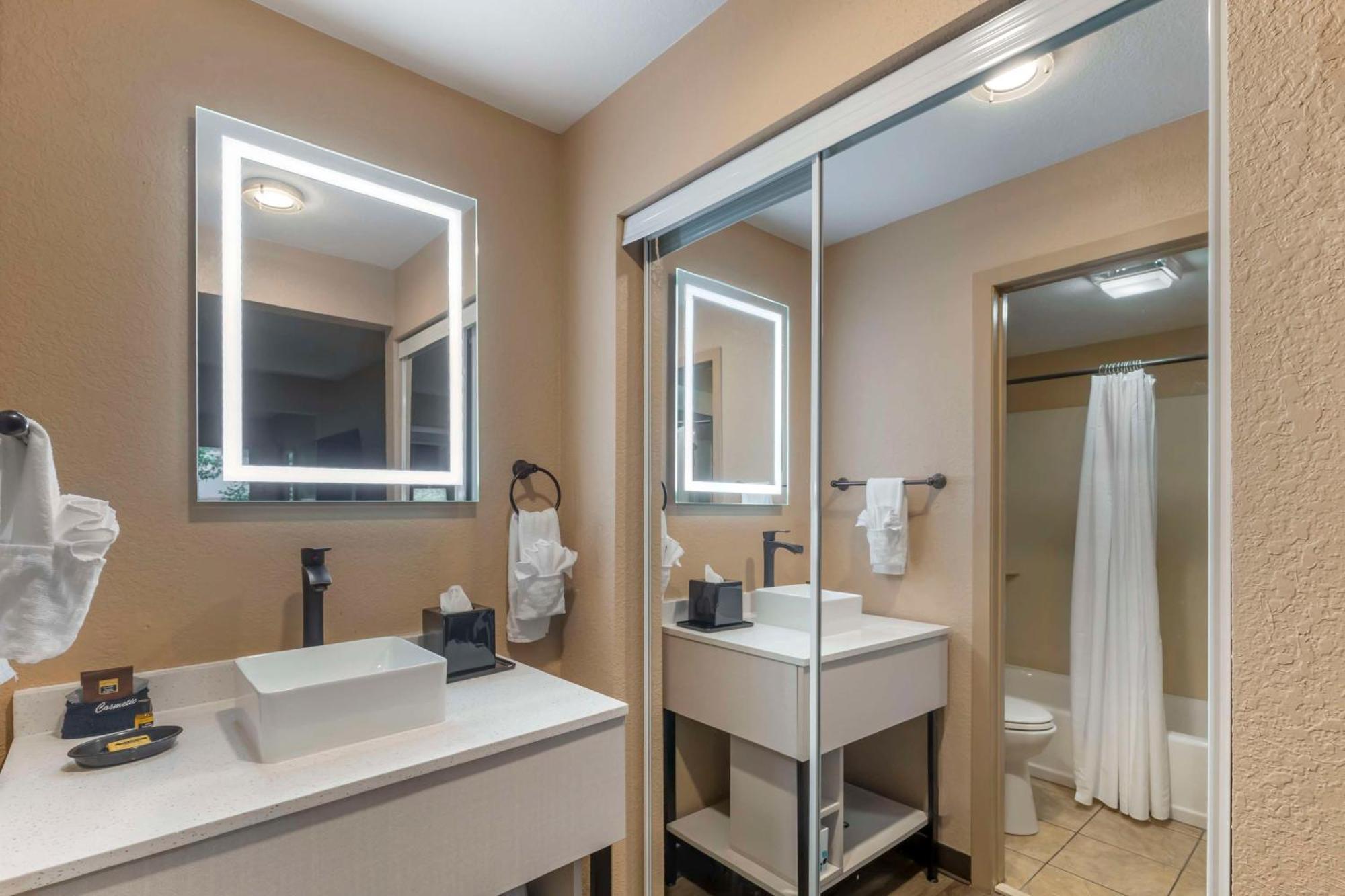 Best Western Plus Landing View Inn & Suites Брэнсон Экстерьер фото